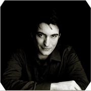 Directeur artistique donne des cours de dessin, de graphisme, de peinture