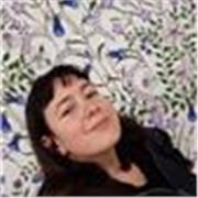 Soy diseñadora de moda especializada en diseño digital, IA, arte y programas de diseño digital.