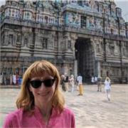 Insegnante certificata di Viniyoga e Yoga Nidra offre lezioni personalizzate