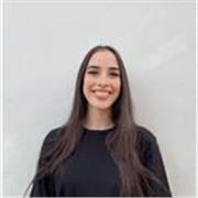 Profesora de Lengua. Además de Latín y Griego, Francés, Inglés, Filosofía o Historia