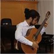 Laureato al Conservatorio Santa Cecilia di Roma offre lezioni di chitarra acustica fingerstyle e classica per tutti i livelli e tutte le età!