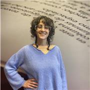 Profesora titulada en Inglés, con experiencia dando clases online y presenciales tanto a niños como a adultos.
