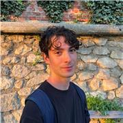 Laureando con lunga esperienza all'estero offre lezioni di inglese per tutti i livelli, ripetizioni e aiuto compiti