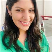 Profesora de inglés que imparte clases desde niños hasta adultos