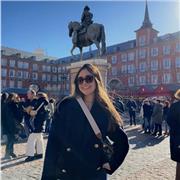 Soy estudiante de un doble grado de Ade+Derecho, y he estudiado Bachiller de ciencias sociales y ESO de la rama de ciencias.