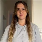 Profesora de Español e Ingles. Imparte clases online para aquellos que quieran reforzar contenidos o aprender de cero estas lenguas.