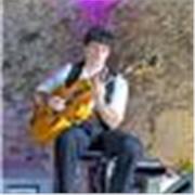 Lezioni di chitarra Jazz, Pop, Rock, Blues, sono laureato in conservatorio con 110, lode e menzione.