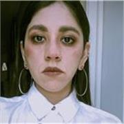 Profesora de inglés, pero también especialista en gramática y redacción de textos con muchas dinámicas para niños