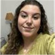 Profesora de contabilidad apta para estudiantes de todas las edades 