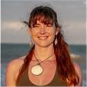 Plus de 10 ans de pratique, j'enseigne le Yoga en particulier, ou en groupe, à domicile ou en vidéo. Style Hatha/Vinyasa ou Yin.