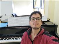 Profesor de piano y Lenguaje Musical, con Grado en Educación Primaria en la especialidad de Música y Título Superior de Piano