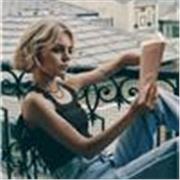 Artiste et illustratrice , je donne des cours à domicile de dessins