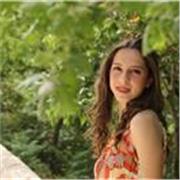 sono una studentessa universitaria, aiuto con i compiti e prediligo le materie umanistiche