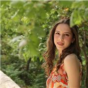 sono una studentessa universitaria, aiuto con i compiti e prediligo le materie umanistiche