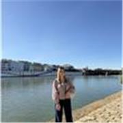 Profesora de apoyo para clases presenciales de primaria