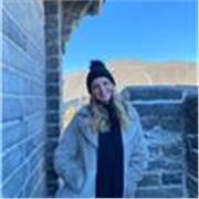 Me defino como una persona lista, y con ideas para poder enseñar, se me da bien y me gustan los niños