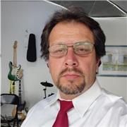 Maestro de guitarra, piano, ukelele, mandolina y teoría en línea