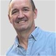 Profesor de inglés. Apto para clases de conversación y de adultos. Preparador de personal futbolístico y deportivo.