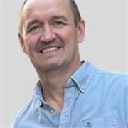 Profesor de inglés. Apto para clases de conversación y de adultos. Preparador de personal futbolístico y deportivo.