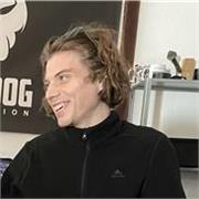 Monteur vidéo expérimenté, 10 ans d’expérience, fondateur d’une agence de production/communication depuis 5 ans.