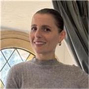 Bonjour, je suis diplômée de communication et présente une expérience de plus de 8 ans qui peut inspirer les jeunes étudiants. 
