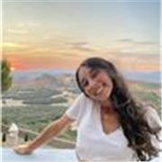 Soy una persona paciente y con mucha vocación por los niños . Me encantaría poder trabajar con ellos .