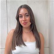 Graduada en Estudios Ingleses, profesora particular durante 5 años