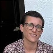 Profesora titulada en Primaria imparte clases de manera presencial en Barcelona.