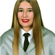 Graduada en Periodismo imparte clases a niños y niñas de primaria y ESO