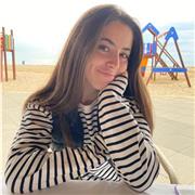 Soy alumna universitaria titulada en el First Certificate (B2) y con nivel Advanced (C1). Ofrezco clases particulares o para grupos reducidos (2-3 personas) hasta los 10 años