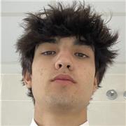 Me defino como una persona comprometida, empática y con gran capacidad para comunicar y transmitir conocimientos.