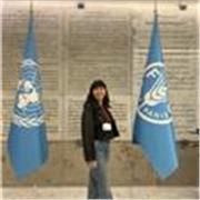 Se hai bisogno di aiuto per i tuoi compiti, sono a tua disposizione! 