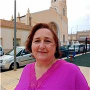Estudiante, profesora, muy paciente y flexible. Apta para matemáticas de primaria.