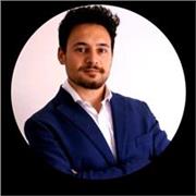 Docente impartisce lezioni di Storia singole o di gruppo a studenti di scuole medie ed elementari