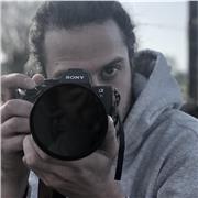 Cinéaste et photographe professionnel, je vous aide à donner vie à vos histoires.