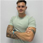 Doy clases deportivas enfocado a cualquier nivel o edad, adaptandome al usuario y trabajando de manera progresiva