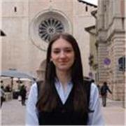 Laureata in Relazioni Internazionali e diplomata al liceo classico offre lezioni di latino a studenti delle superiori.
