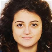 Laureata in Interpretariato e Traduzione in inglese e spagnolo (livello avanzato nella lingua scritta e parlata)