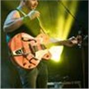 Aprende a dominar la guitarra y a tocar tus canciones favoritas y componer las tuyas propias