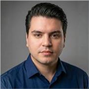 Profesor de portugués con más de 15 años de experiencia.