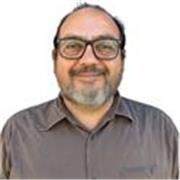 Profesor de Filosofía con más de 20 años de experiencia, apasionado por despertar en los jóvenes el gusto por pensar, cuestionar.