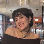 Etudiante donnant des cours de soutien en anglais pour les primaires et secondaires.