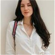 Appassionata di lingue e culture, laureata in Mediazione Linguistica, offro lezioni di lingua online per ogni età