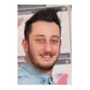 Docente e Head Designer di Graphic Design impartisce lezioni private di Illustrator e Photoshop per chi è alle prime armi