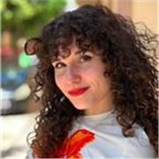 ¡Hola! Soy María, maestra de Educación Primaria especializada en Audición y Lenguaje y Pedagogía Terapéutica, así como en inglés