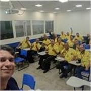 Dou aulas de Administração, logística, gestão pública, matemática, história e português