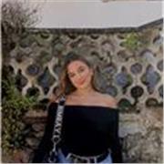 Me considero una persona responsable, cercana y con mucha paciencia. Puedo dar clases de lengua, matemáticas e inglés entre otras.