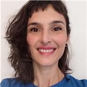 Profesora de inglés, traductora, escritora, actriz