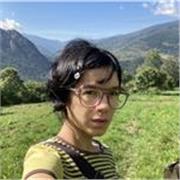 Fotógrafa y editora profesional. Me adapto a las necesidades del alumnado para brindarle lo que necesite y desee aprender.