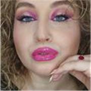 Ciao, sono una pro make up artist da oltre 10 anni e mi occupo del mio lavoro a 360 gradi, amo insegnare e sono qui per te! 